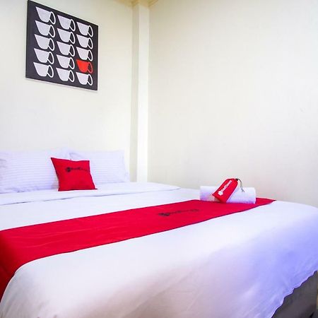 Отель Reddoorz Near Taman Kota Тернате Экстерьер фото