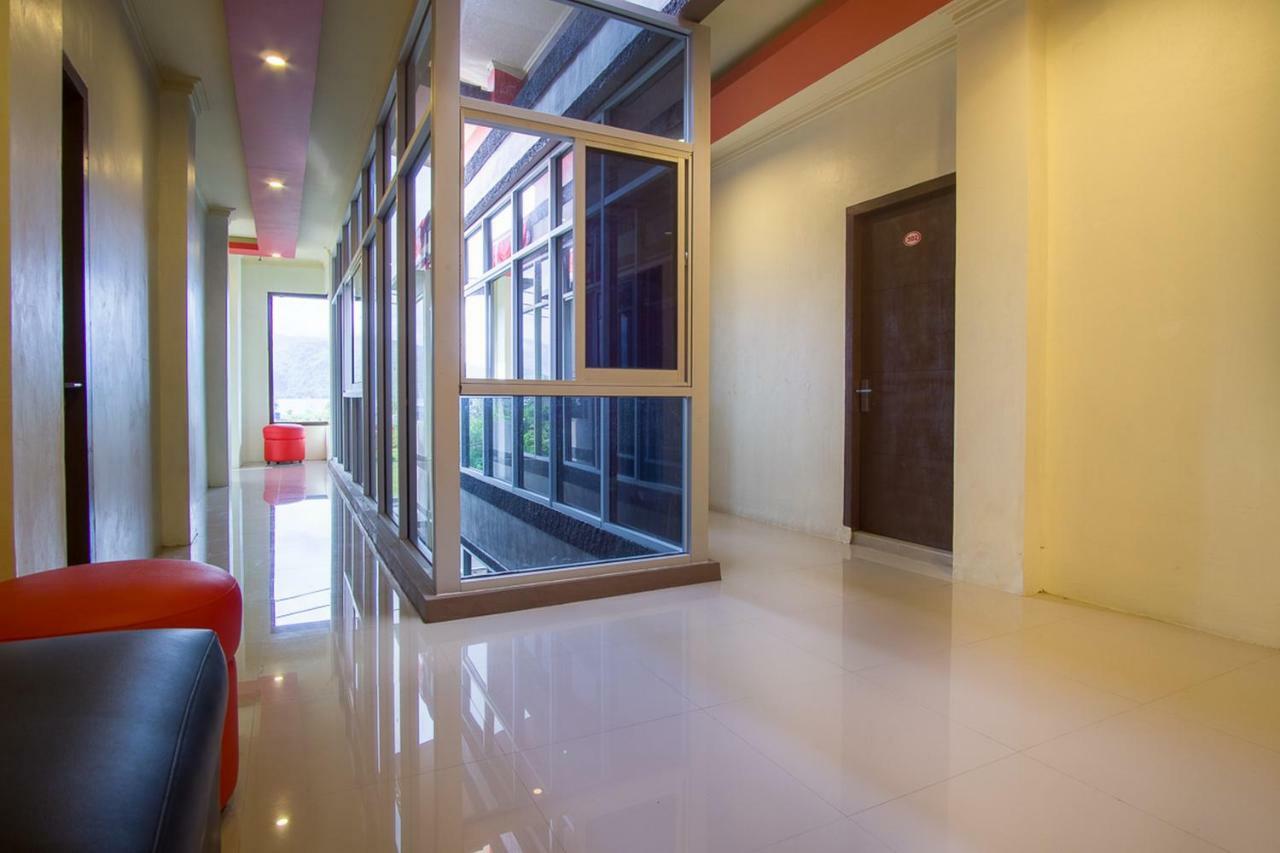 Отель Reddoorz Near Taman Kota Тернате Экстерьер фото